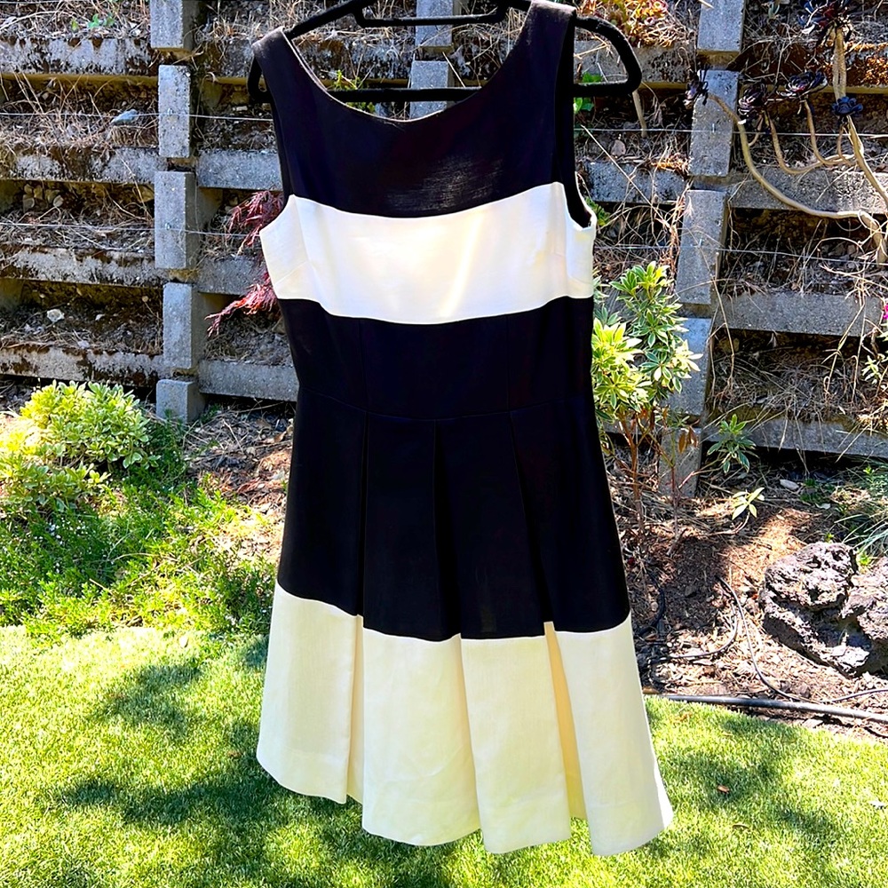 Kate Spade cocktail garden dress size 8, never worn